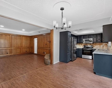 3725 Northridge Drive - Photo Thumbnail 8