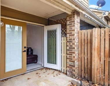 2101 Park Willow Lane - Photo Thumbnail 9