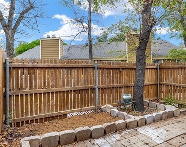 2101 Park Willow Lane - Photo Thumbnail 10