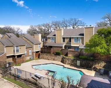 2101 Park Willow Lane - Photo Thumbnail 20