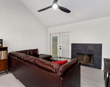 2101 Park Willow Lane - Photo Thumbnail 8