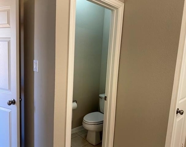 1621 Country Brook Lane - Photo Thumbnail 12