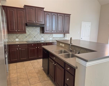 1621 Country Brook Lane - Photo Thumbnail 4