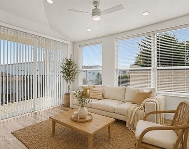 2217 N Fitzhugh Avenue - Photo Thumbnail 20