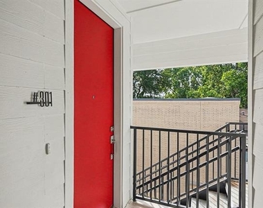 2217 N Fitzhugh Avenue - Photo Thumbnail 3