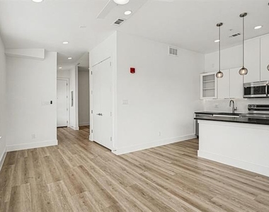 2217 N Fitzhugh Avenue - Photo Thumbnail 10