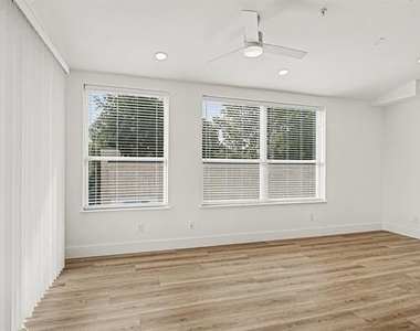 2217 N Fitzhugh Avenue - Photo Thumbnail 24