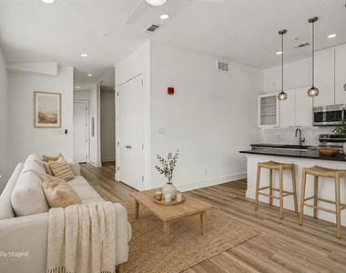2217 N Fitzhugh Avenue - Photo Thumbnail 4