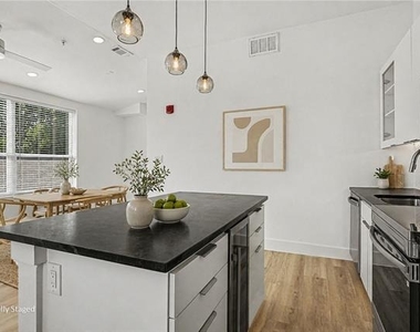 2217 N Fitzhugh Avenue - Photo Thumbnail 12