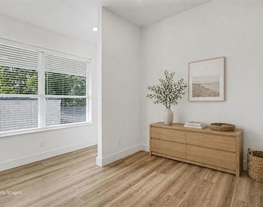 2217 N Fitzhugh Avenue - Photo Thumbnail 16