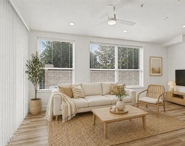 2217 N Fitzhugh Avenue - Photo Thumbnail 5
