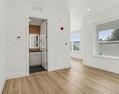2217 N Fitzhugh Avenue - Photo Thumbnail 27