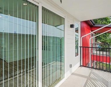 2217 N Fitzhugh Avenue - Photo Thumbnail 23