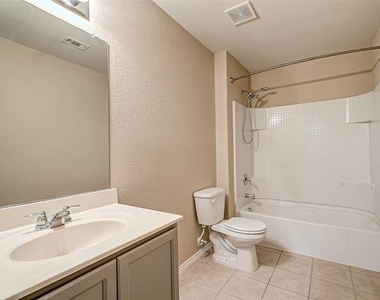 120 Abelia Drive - Photo Thumbnail 10