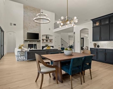 320 W Highland Street - Photo Thumbnail 16