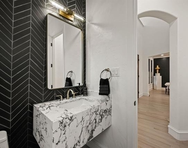 320 W Highland Street - Photo Thumbnail 6