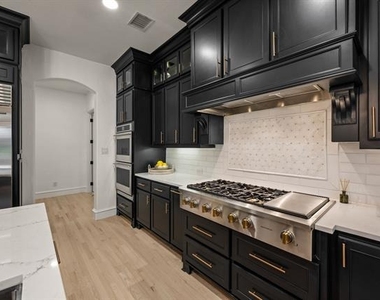 320 W Highland Street - Photo Thumbnail 18