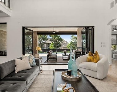 320 W Highland Street - Photo Thumbnail 13