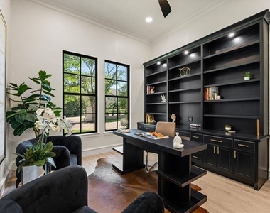 320 W Highland Street - Photo Thumbnail 5