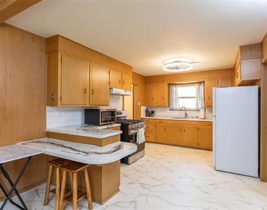 2609 Madison Avenue - Photo Thumbnail 6