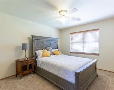 2609 Madison Avenue - Photo Thumbnail 20