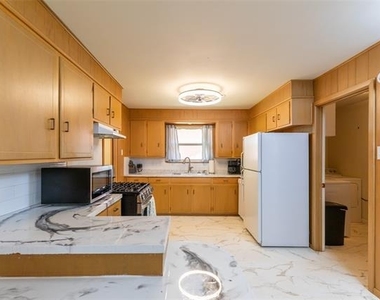 2609 Madison Avenue - Photo Thumbnail 4