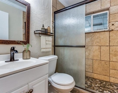 4129 Winfield Avenue - Photo Thumbnail 9