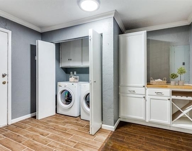 4129 Winfield Avenue - Photo Thumbnail 4