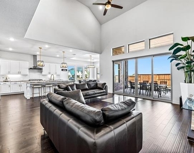 1730 Caruth Drive - Photo Thumbnail 9