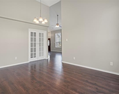 1301 Spring Street - Photo Thumbnail 10