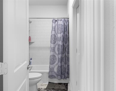 300 Foxglove Hill - Photo Thumbnail 35