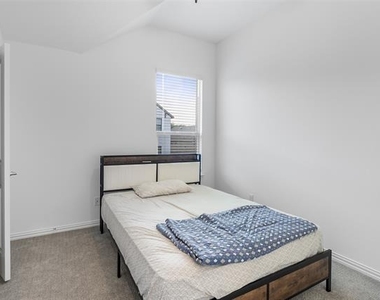 300 Foxglove Hill - Photo Thumbnail 38