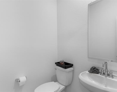300 Foxglove Hill - Photo Thumbnail 33