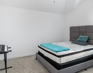 300 Foxglove Hill - Photo Thumbnail 37