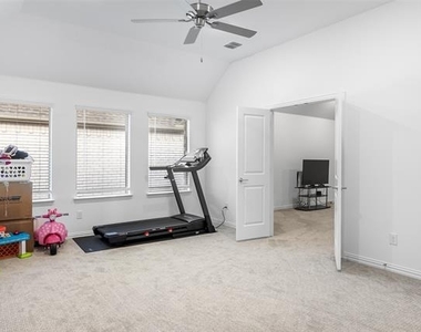 300 Foxglove Hill - Photo Thumbnail 31