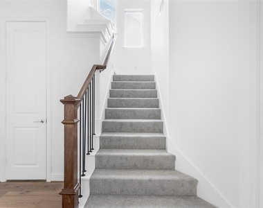 300 Foxglove Hill - Photo Thumbnail 29