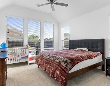 300 Foxglove Hill - Photo Thumbnail 12
