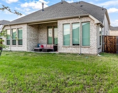 300 Foxglove Hill - Photo Thumbnail 17