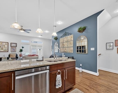 5618 Lindell Avenue - Photo Thumbnail 7