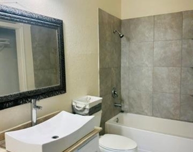 4800 W Lovers Lane - Photo Thumbnail 11