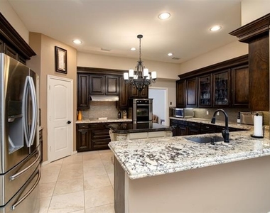 5920 Encore Drive - Photo Thumbnail 12