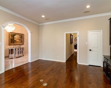 5920 Encore Drive - Photo Thumbnail 5