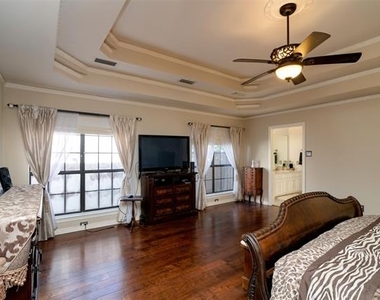 5920 Encore Drive - Photo Thumbnail 15