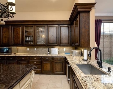 5920 Encore Drive - Photo Thumbnail 14