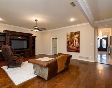5920 Encore Drive - Photo Thumbnail 10