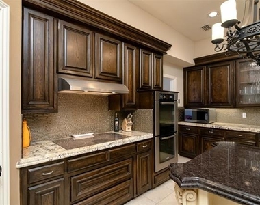 5920 Encore Drive - Photo Thumbnail 13