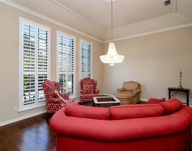 5920 Encore Drive - Photo Thumbnail 6