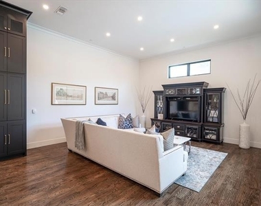 1824 Broken Bend Drive - Photo Thumbnail 13