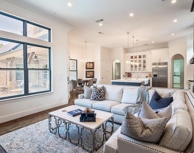 1824 Broken Bend Drive - Photo Thumbnail 14