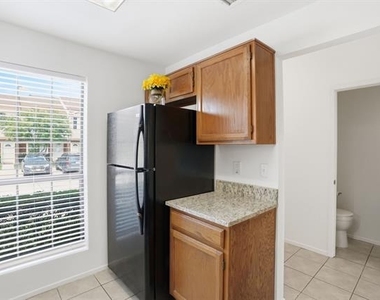 204 Samuel Boulevard - Photo Thumbnail 7